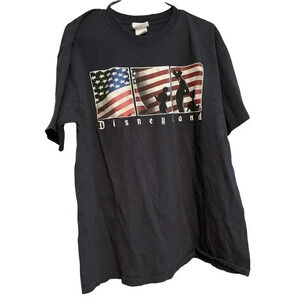 DISNEYLAND RESORT SIZE XL BLACK TEE WITH MICKEY MOUSE AND GANG WITH FLAG